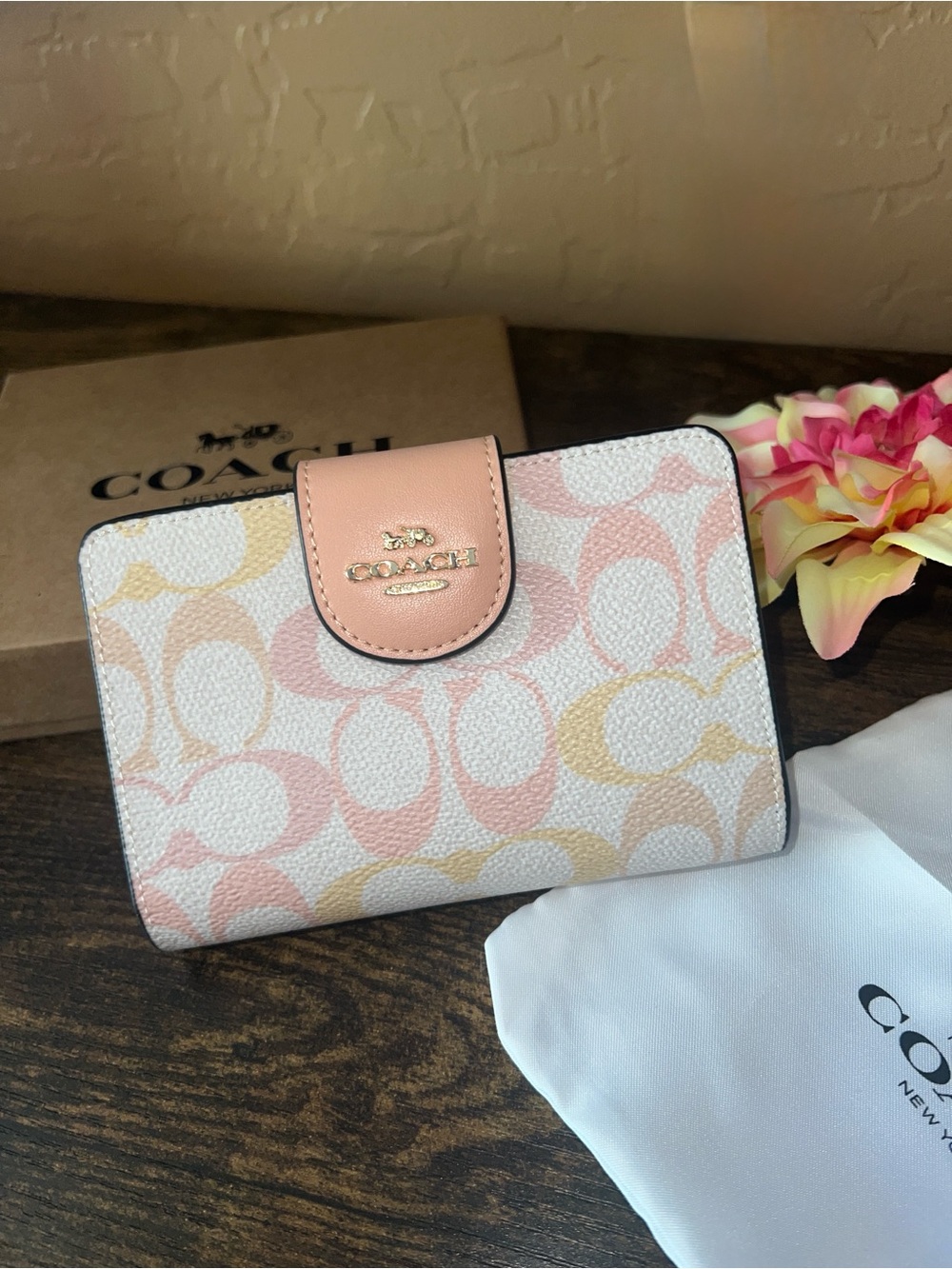 New COACH Medium Corner Zip Wallet In Pretty Signature Canvas - Picture 10 of 10